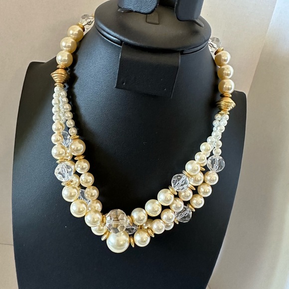 unbranded Jewelry - Faux pearl clear plastic beads with gold tone detail layered necklace
